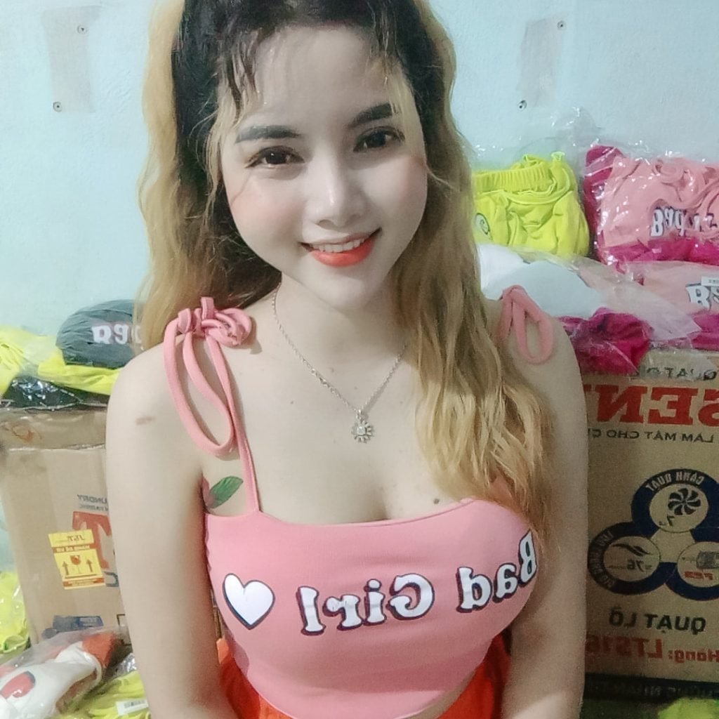 Gái Đẹp Mặc Áo Dài – Nghệ Thuật, Văn Hóa Và Những Ẩn Sau Vẻ Đẹp Gợi Cảm
